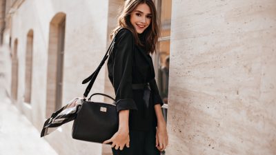 Rekomendasi Tas Pundak Wanita Timeless untuk Gaya Elegan